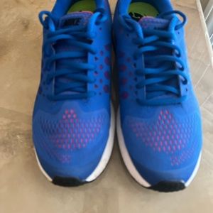 Nice ladies blue sneaker